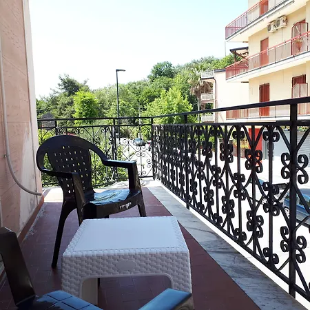 ベッド・アンド・ブレックファスト Ada アグローポリ