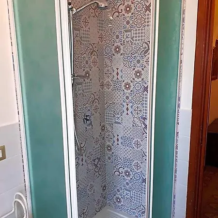 Ada לינה וארוחת בוקר 4*